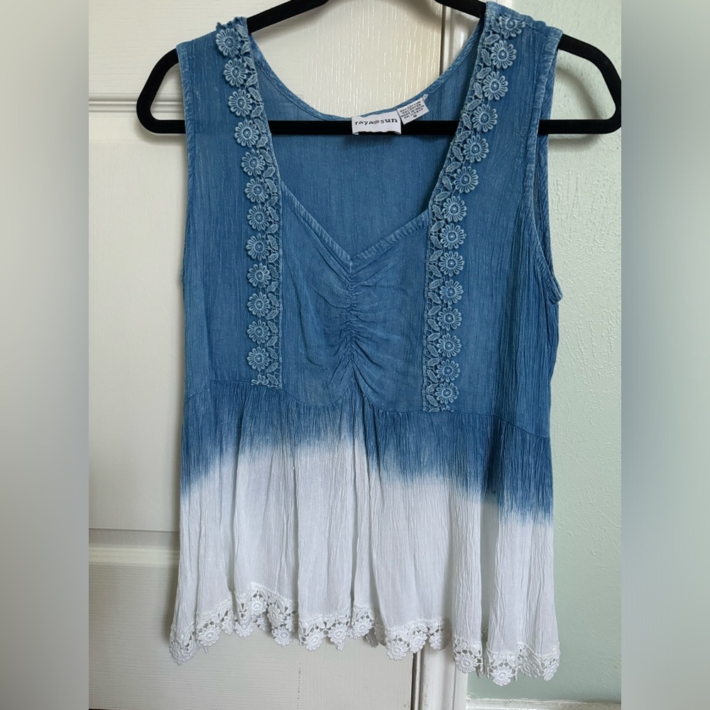 Ray a Sun. Size small. 60% Cotton, 40% rayon